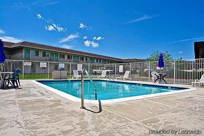 Days By Wyndham I-80 River Hotel